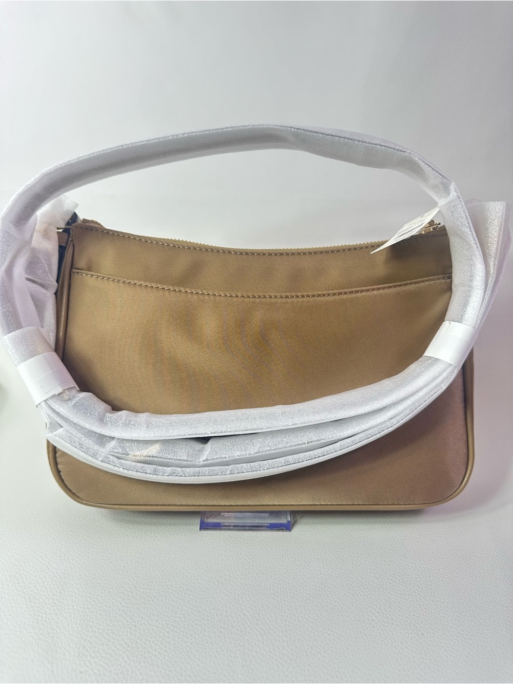 NEW Michael Kors Jet Set Crossbody Bag with Gold Hardware for in Husk - Picture 5 of 6